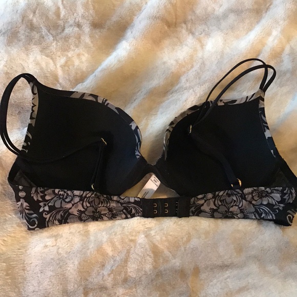 Victoria's Secret Bra - Picture 2 of 3